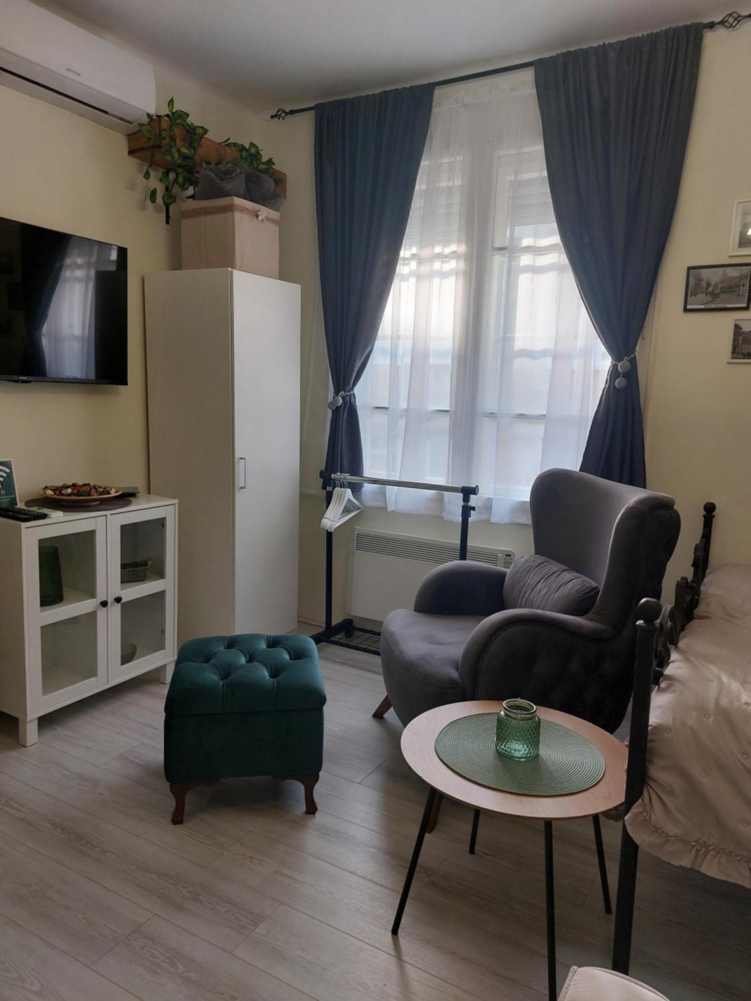 Apartment Gundulic Square 3 *